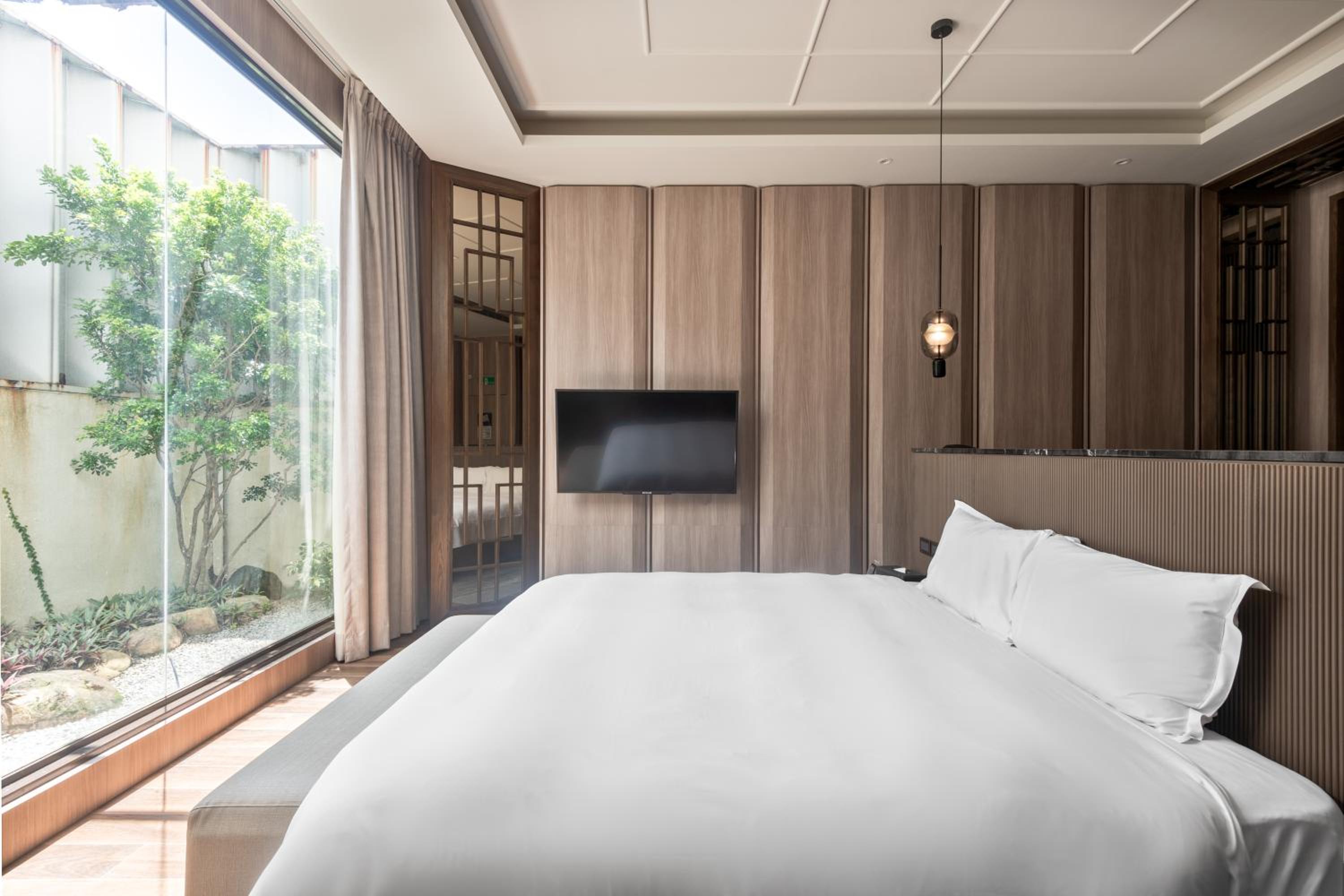 Ease Motel