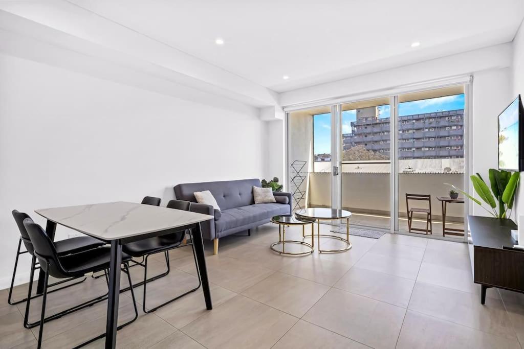 Cozy home - Close to USYD and RPA