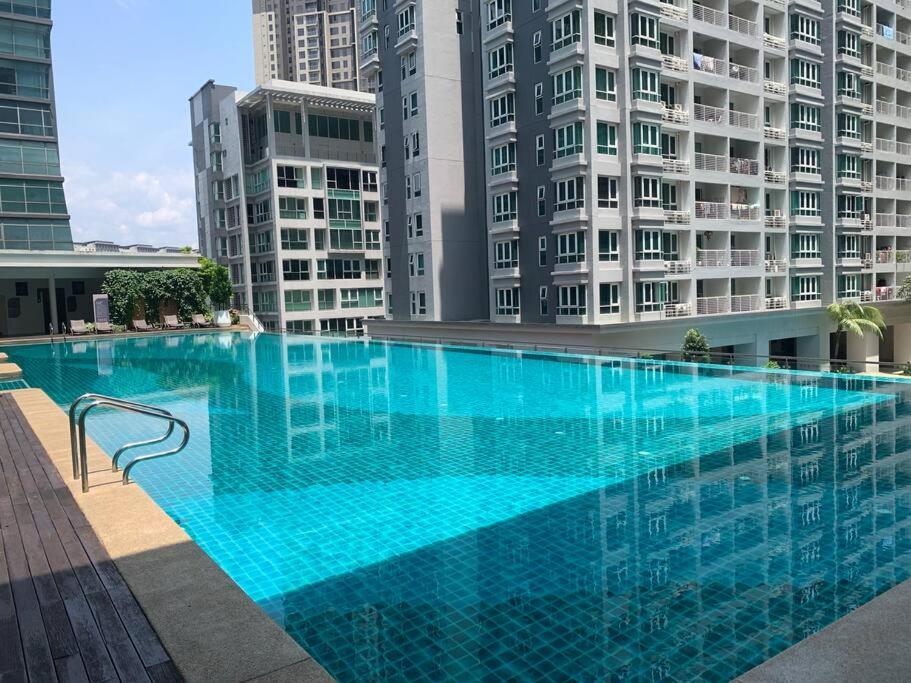 V Residence Suites 5-6pax 3R1B Linked to Sunway Velocity Mall MRT LRT Maluri & Cochrane KLCC View Kuala Lumpur