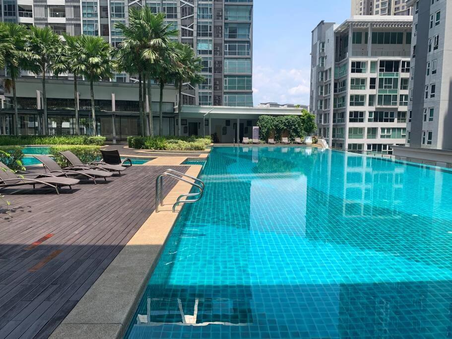 V Residence Suites 5-6pax 3R1B Linked to Sunway Velocity Mall MRT LRT Maluri & Cochrane KLCC View Kuala Lumpur