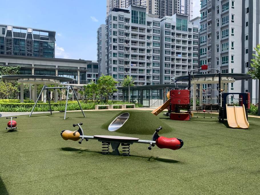 V Residence Suites 5-6pax 3R1B Linked to Sunway Velocity Mall MRT LRT Maluri & Cochrane KLCC View Kuala Lumpur