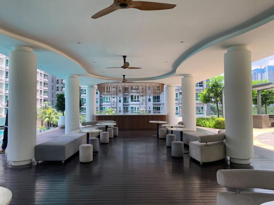V Residence Suites 5-6pax 3R1B Linked to Sunway Velocity Mall MRT LRT Maluri & Cochrane KLCC View Kuala Lumpur