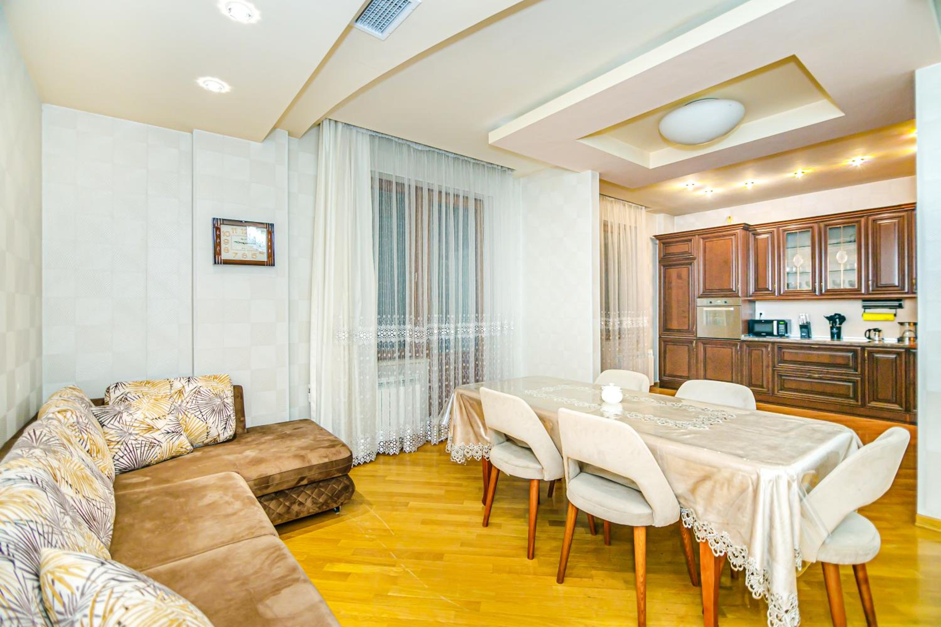 Sweet 4BR Apartment City Center