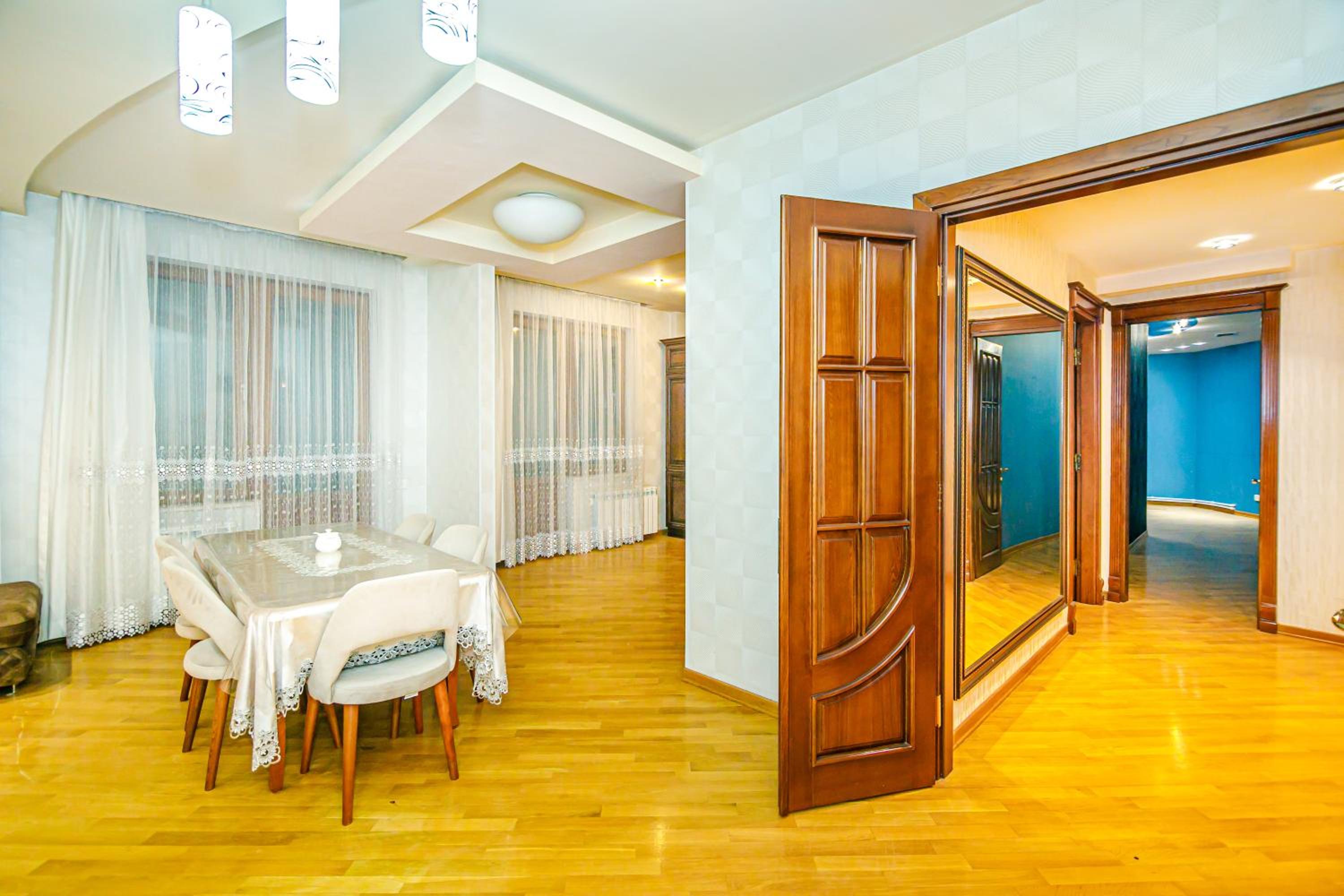 Sweet 4BR Apartment City Center