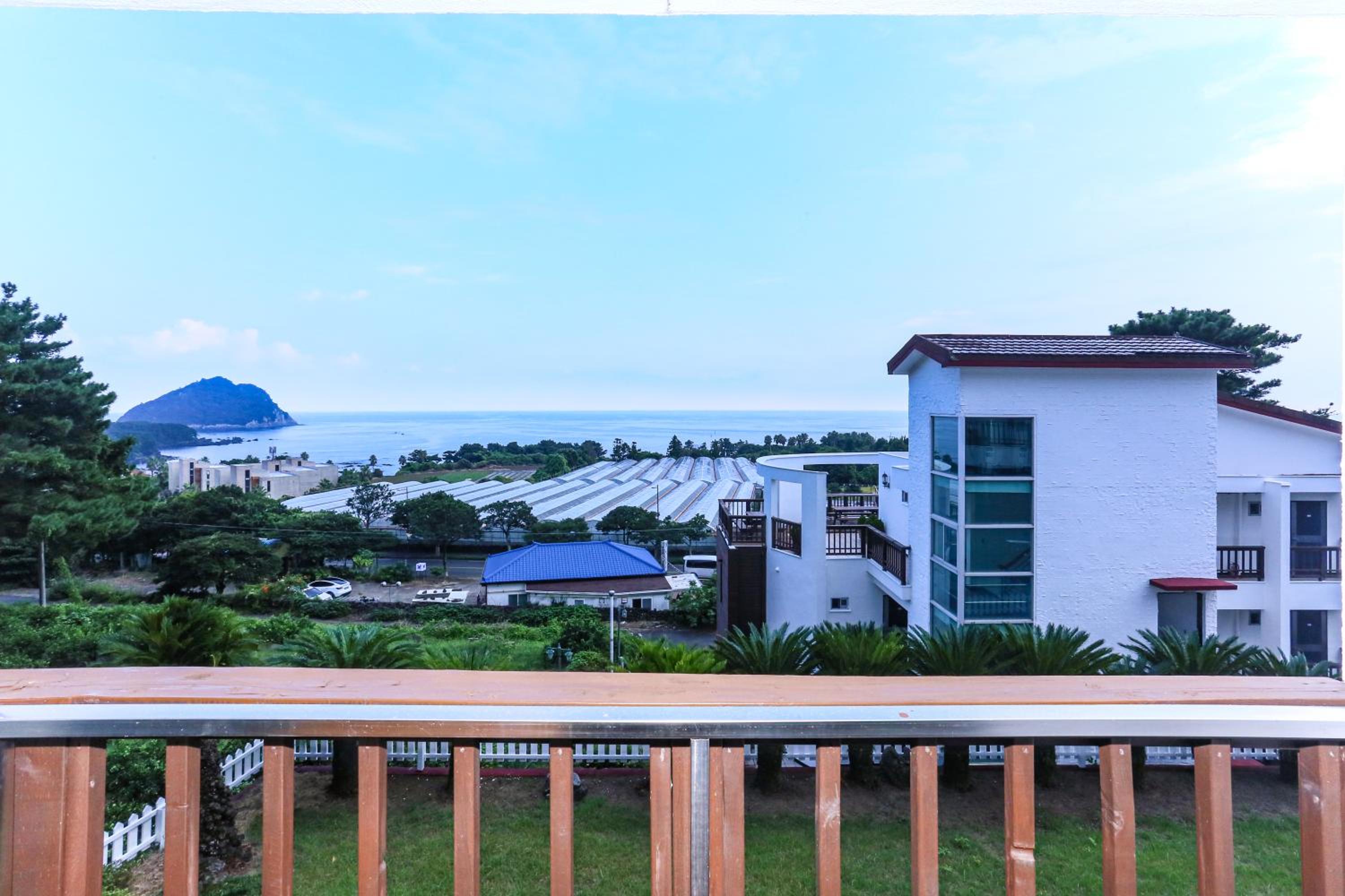 Four Season Pension