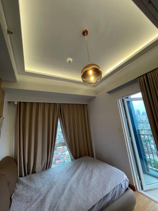 Luxurious 2BR in Uptown BGC view 3