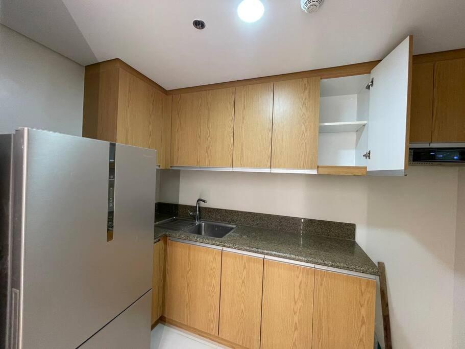 Luxurious 2BR in Uptown BGC view 5