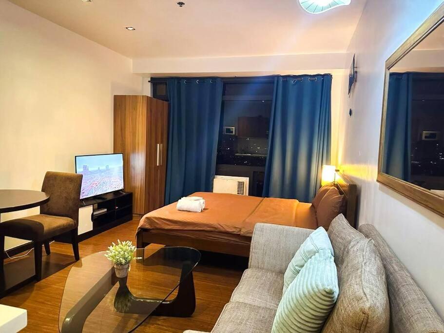 Spacious Unit in Gramercy Makati view 3