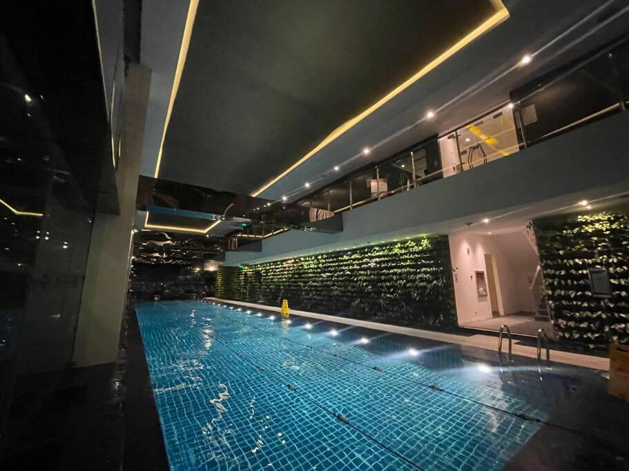 Spacious Unit in Gramercy Makati view 4