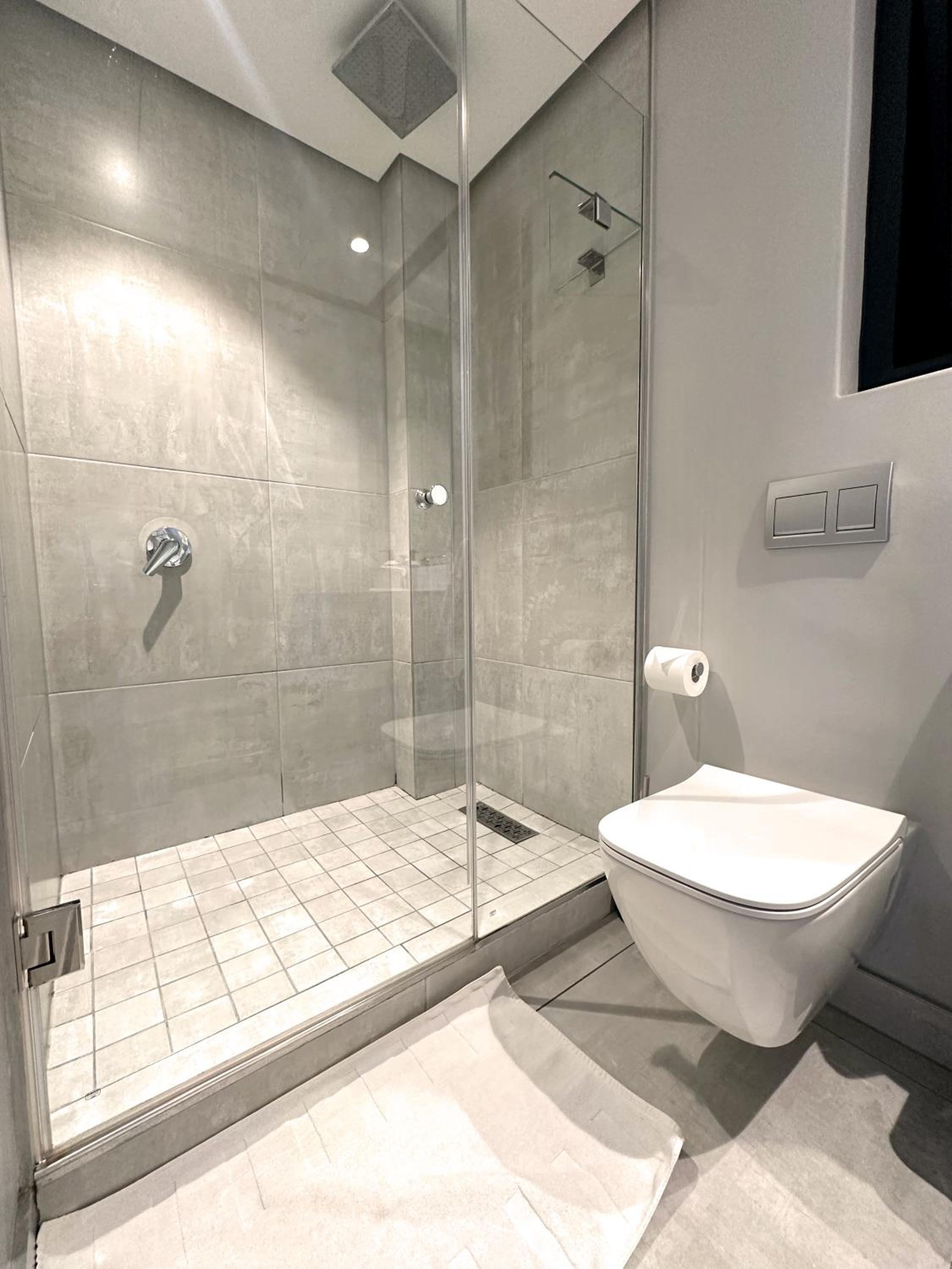 Stunning 12th floor apartment with private balcony at 16onBree