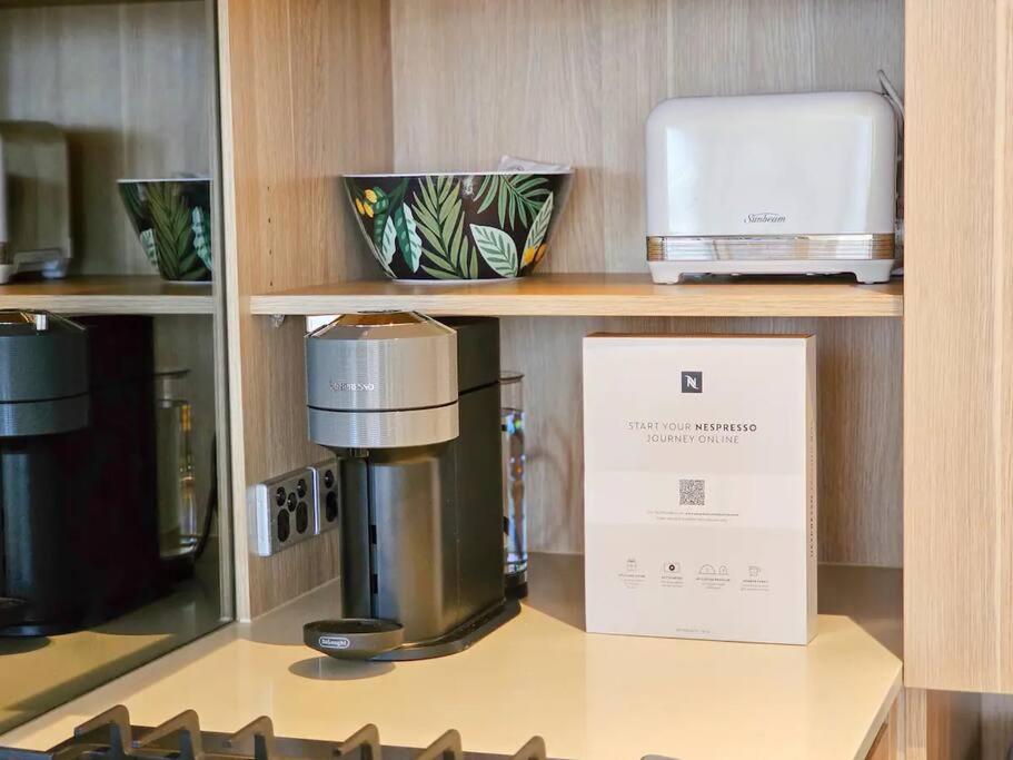 Walk To Shopping & University Premium Apartment
