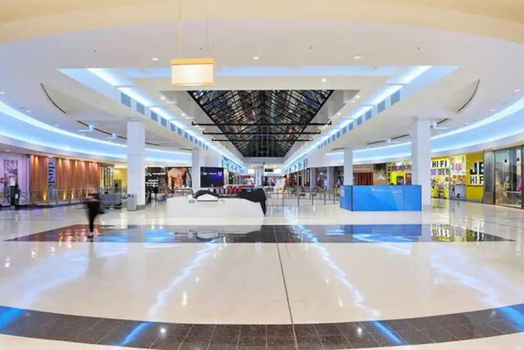 Walk To Shopping & University Premium Apartment