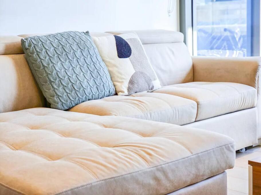 Walk To Shopping & University Premium Apartment