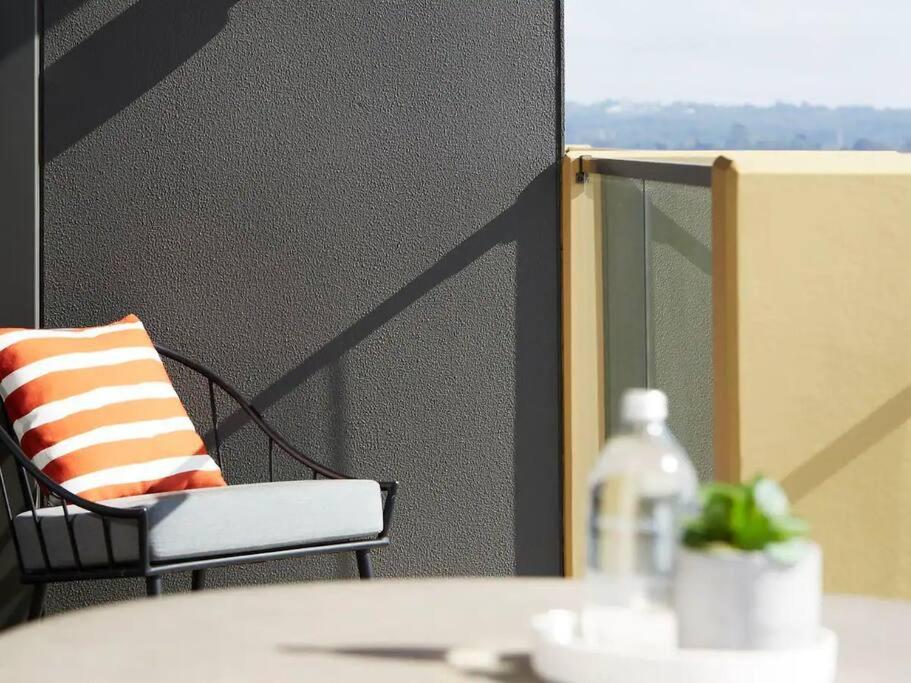 Walk To Shopping & University Premium Apartment
