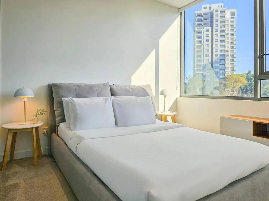 Walk To Shopping & University Premium Apartment