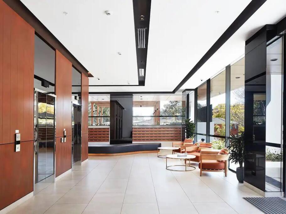 Walk To Shopping & University Premium Apartment