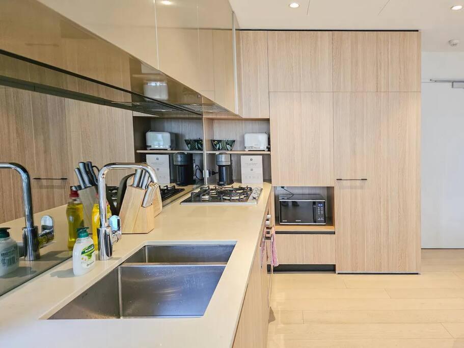 Walk To Shopping & University Premium Apartment