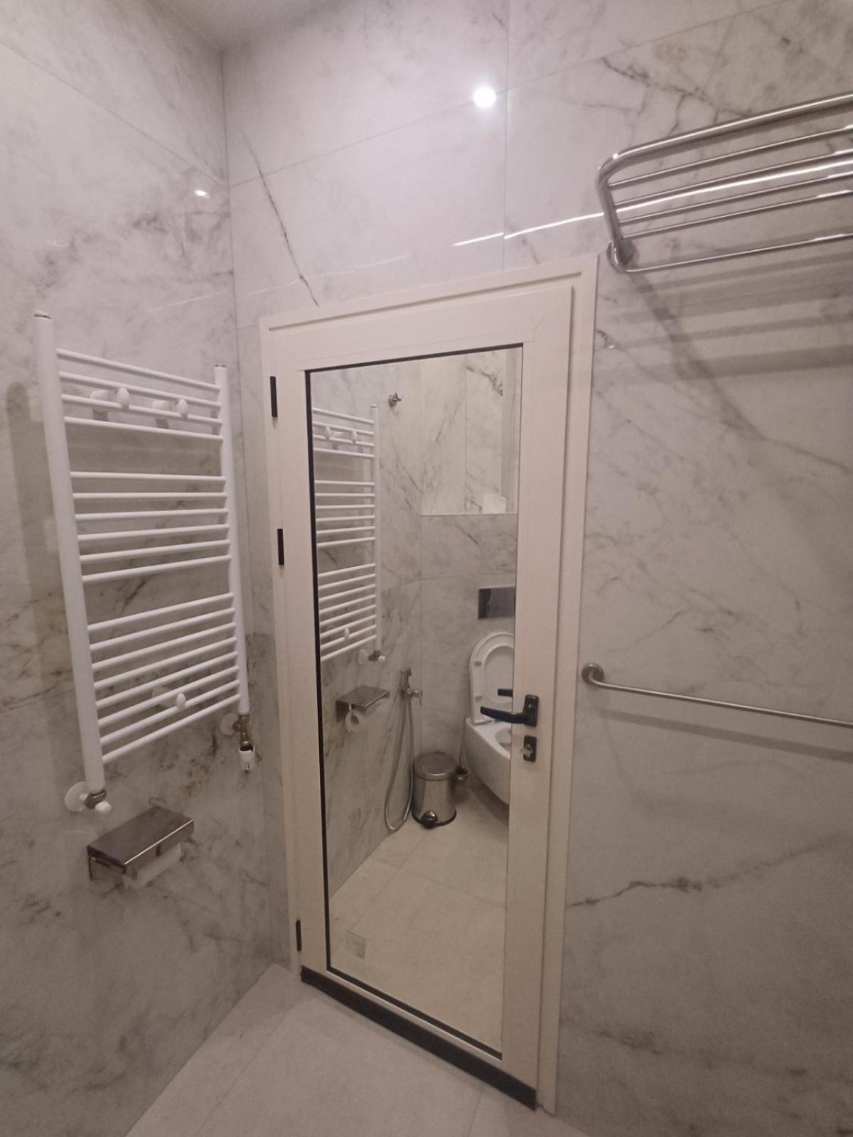 Luxurious House with Deluxe rooms & Free Secured Parking