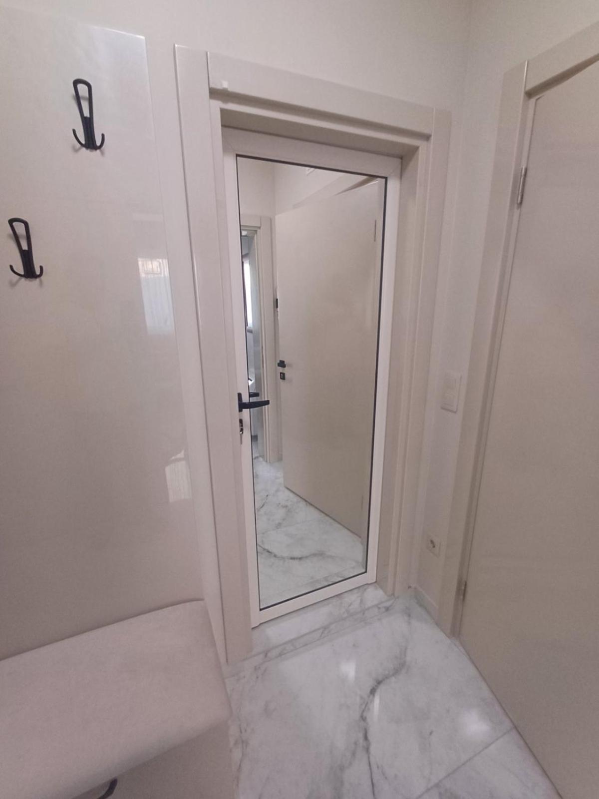 Luxurious House with Deluxe rooms & Free Secured Parking