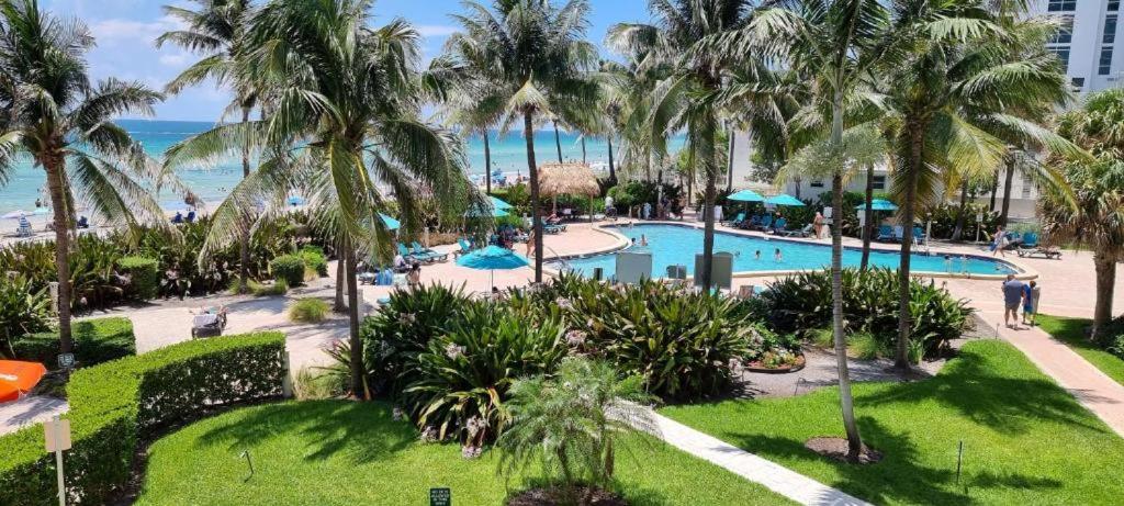 Stunning Beach Apartment by Miami Te Espera - Hollywood Beach 3V view 5