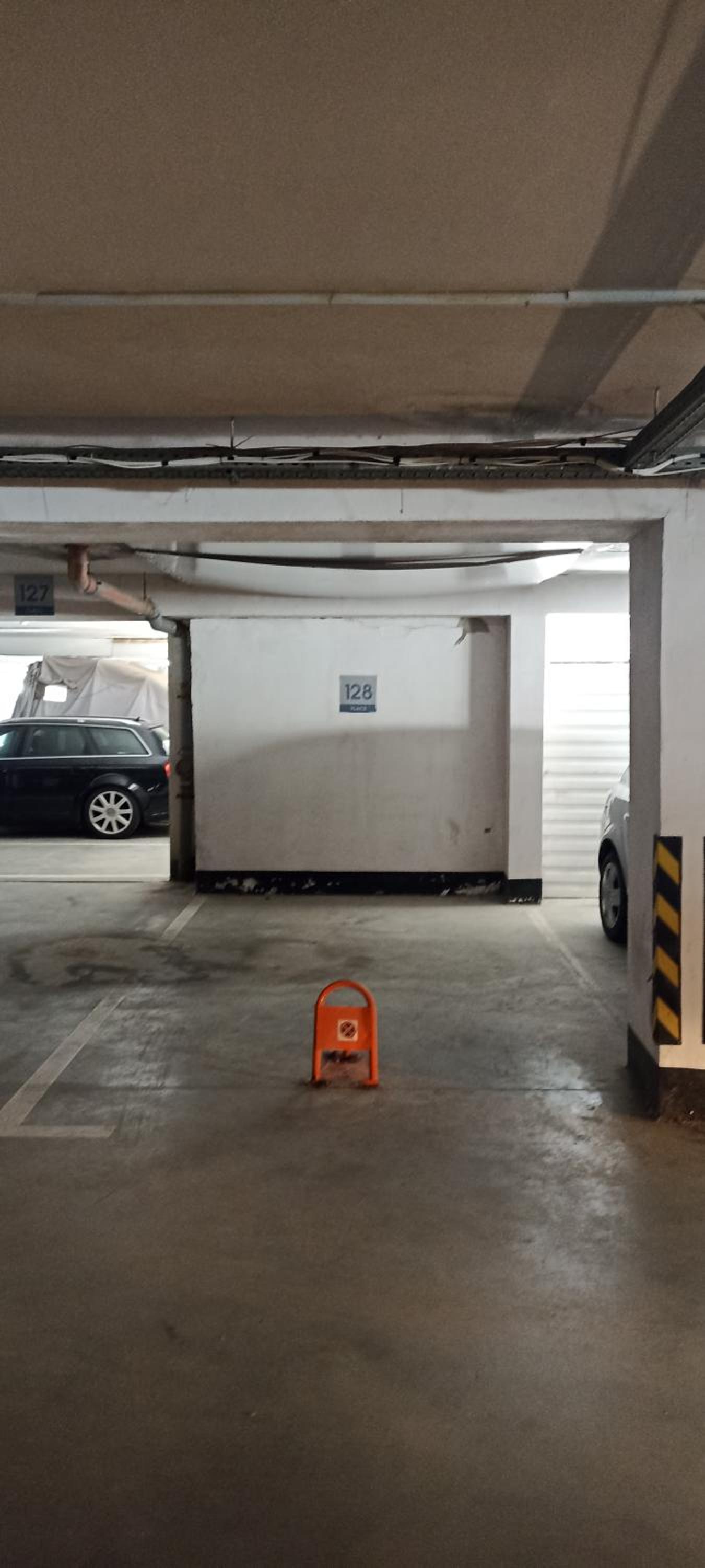 Cozy apartment with sea view and free parking
