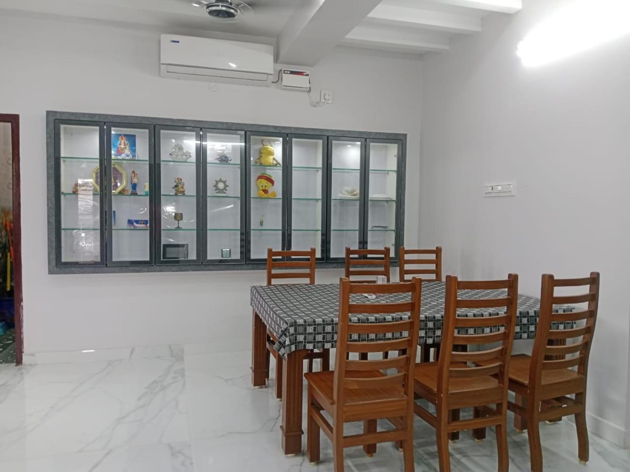 PN Guest House-AALA