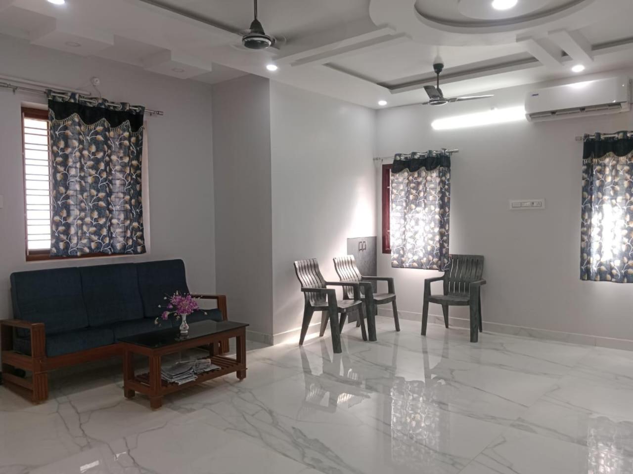 PN Guest House-AALA