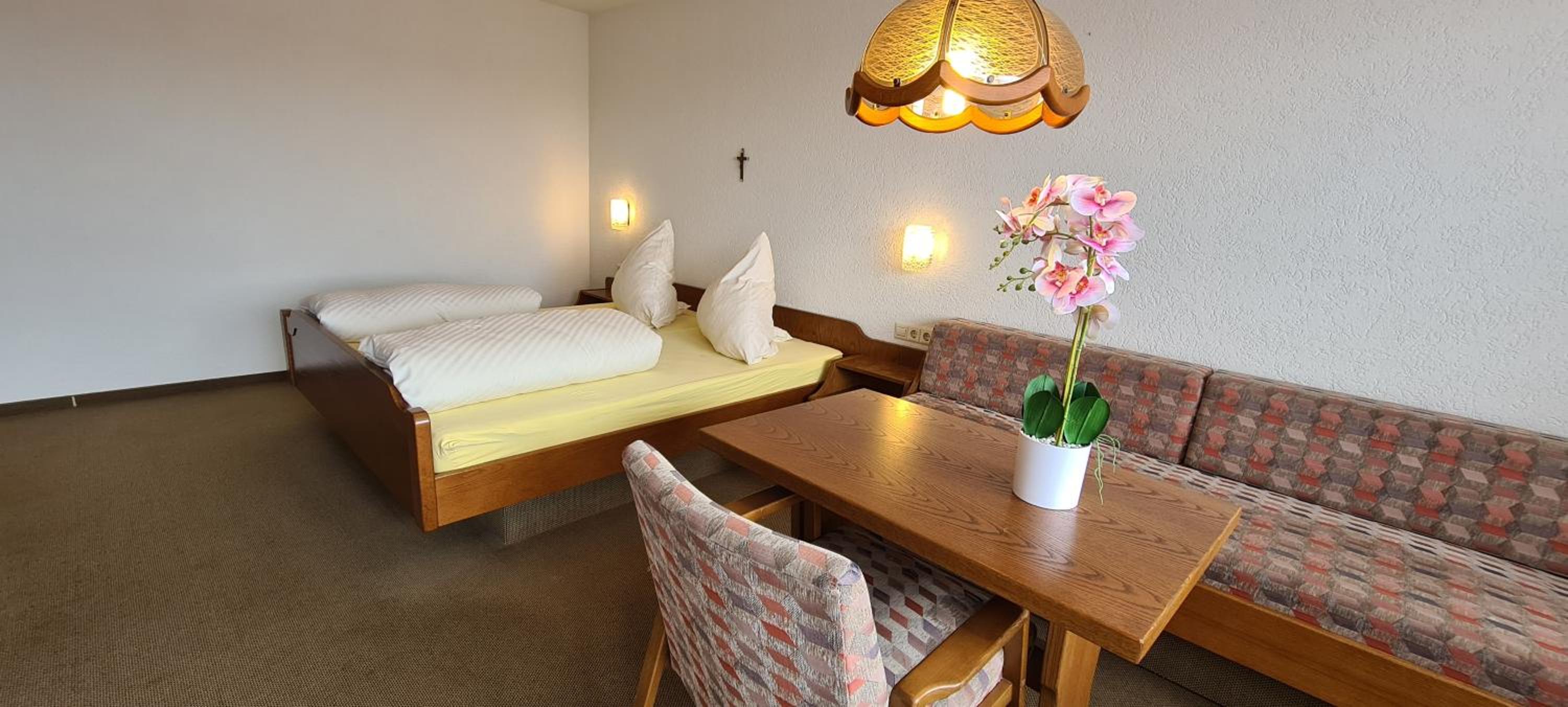 Doppelzimmer Heimatliebe mit schönem Balkon - Pension Hauber