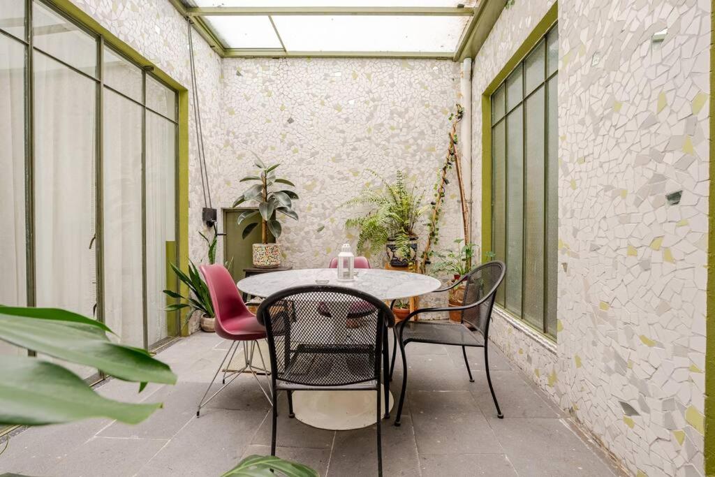 Spacious Hideaway in Colonia Roma Mexico — Mexico City