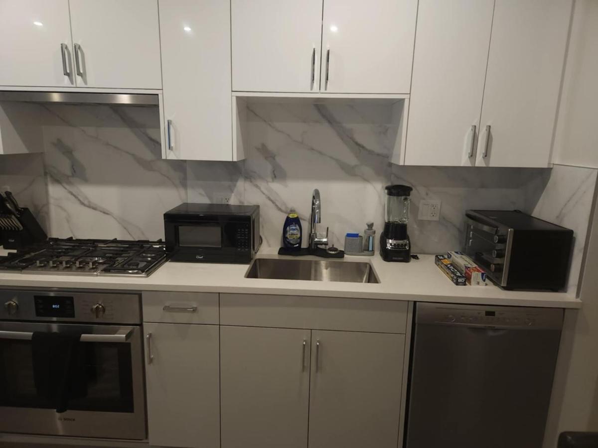2-Bed Condo - Ultimate Comfort & Convenience for Corporate Stays