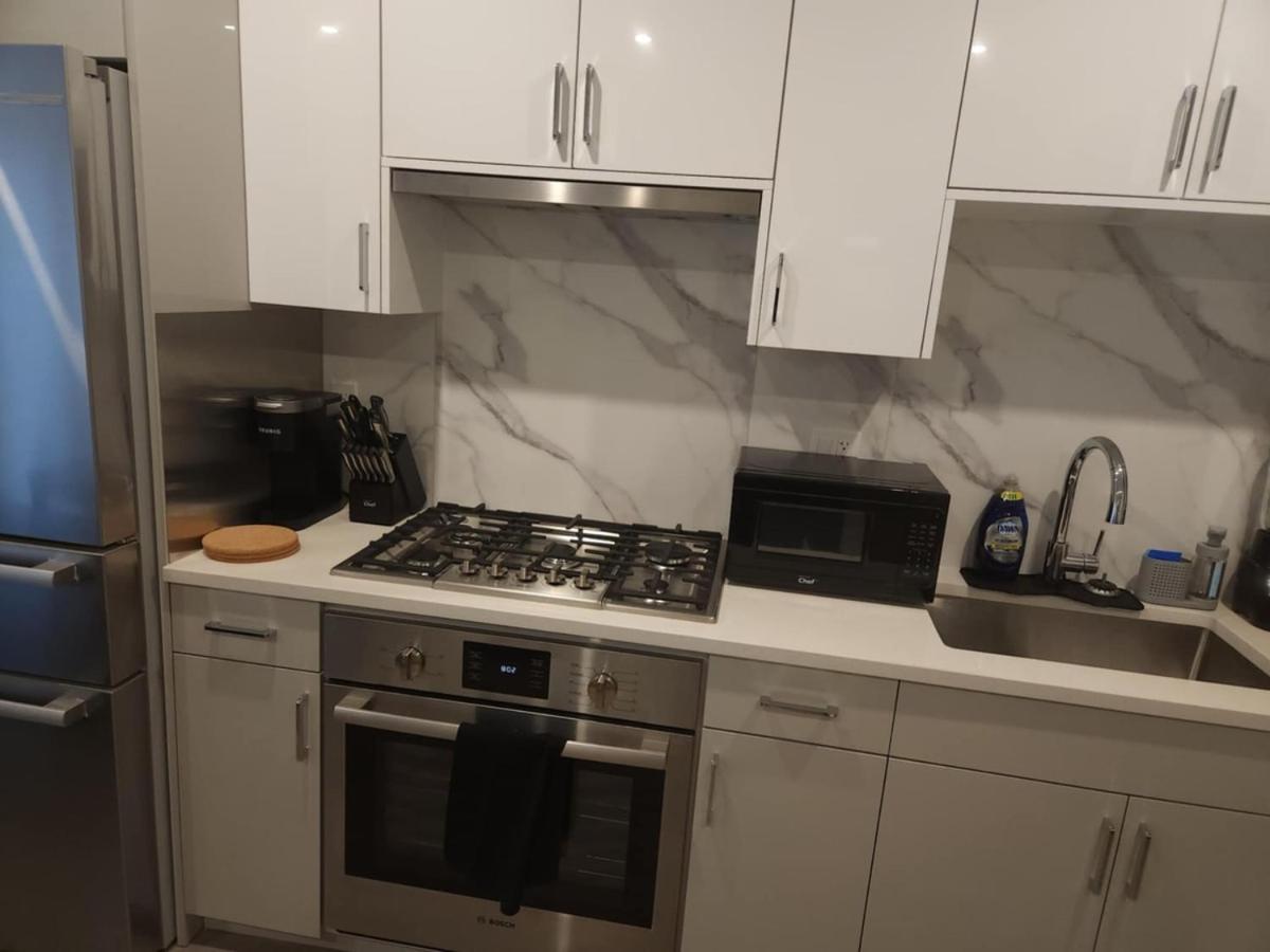 2-Bed Condo - Ultimate Comfort & Convenience for Corporate Stays