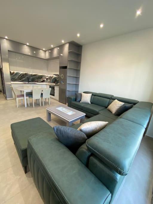 The apartment with the best PRICE