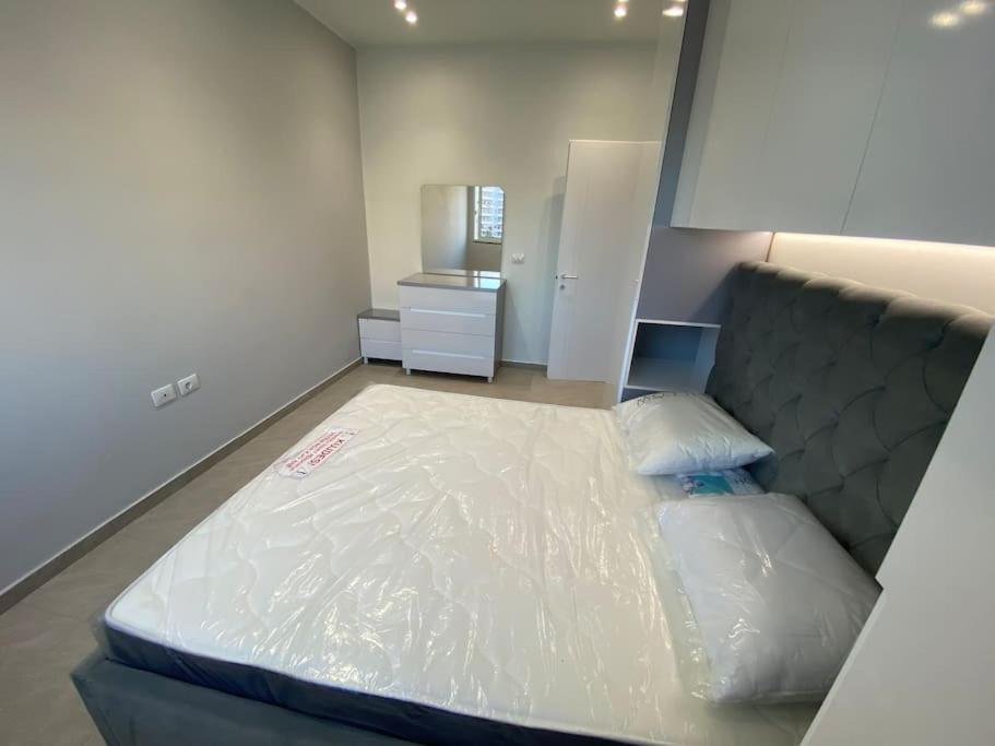 The apartment with the best PRICE