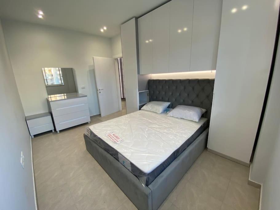 The apartment with the best PRICE