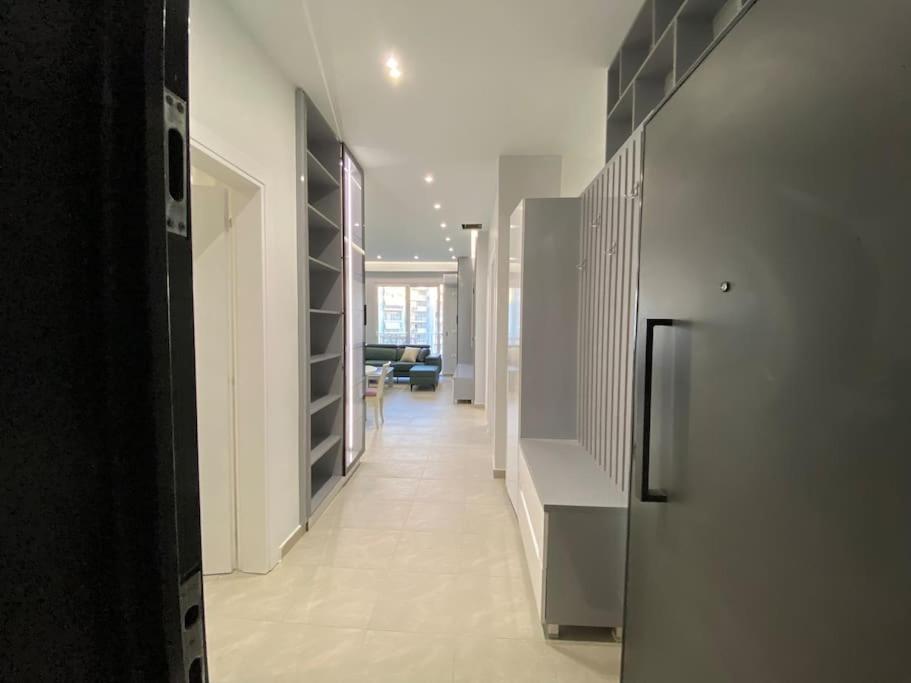 The apartment with the best PRICE