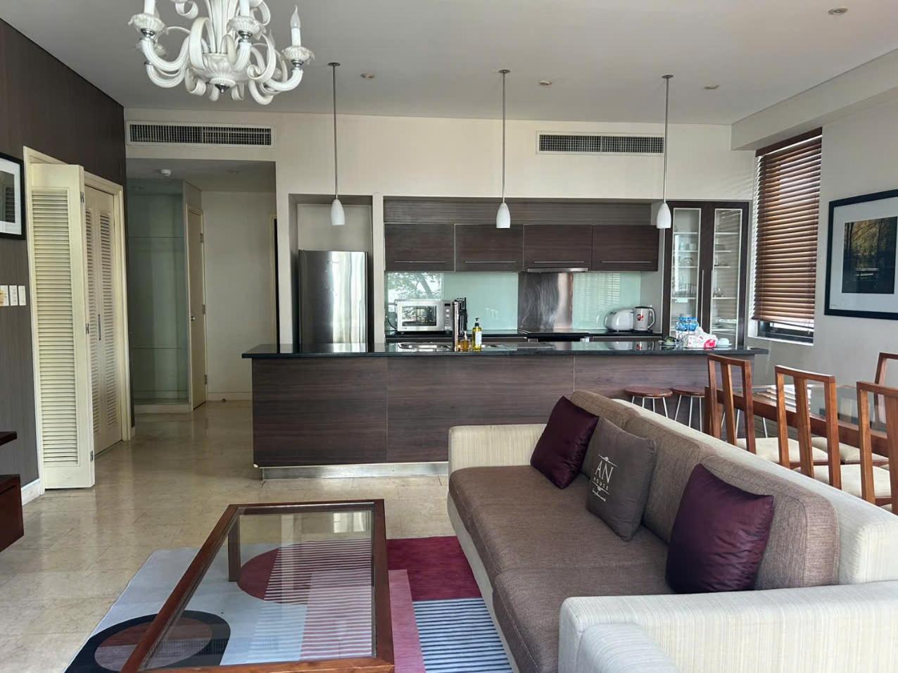 Avalon Suite District 1