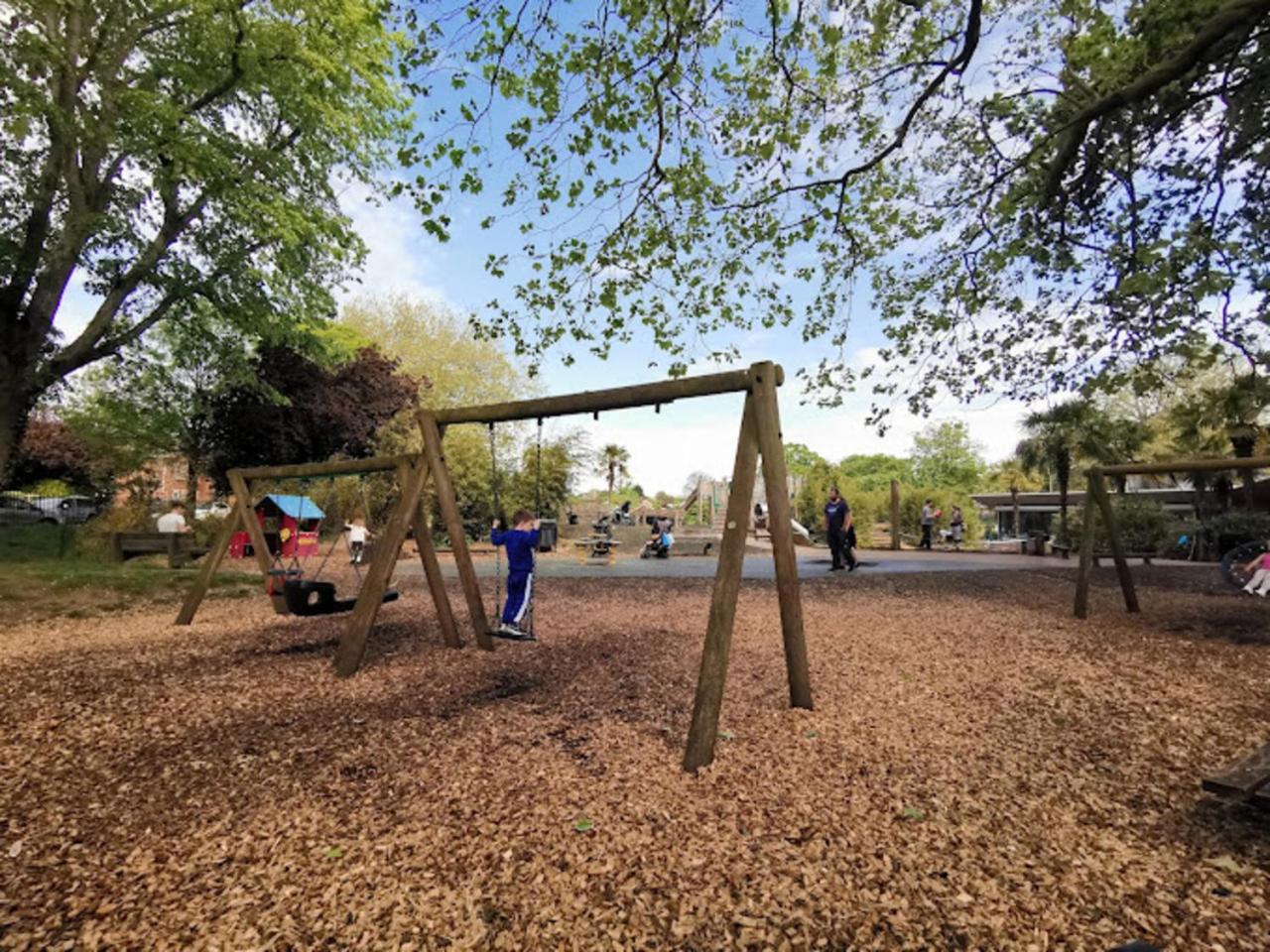 Hotel Cozy Southampton apt with free parking - Image 1