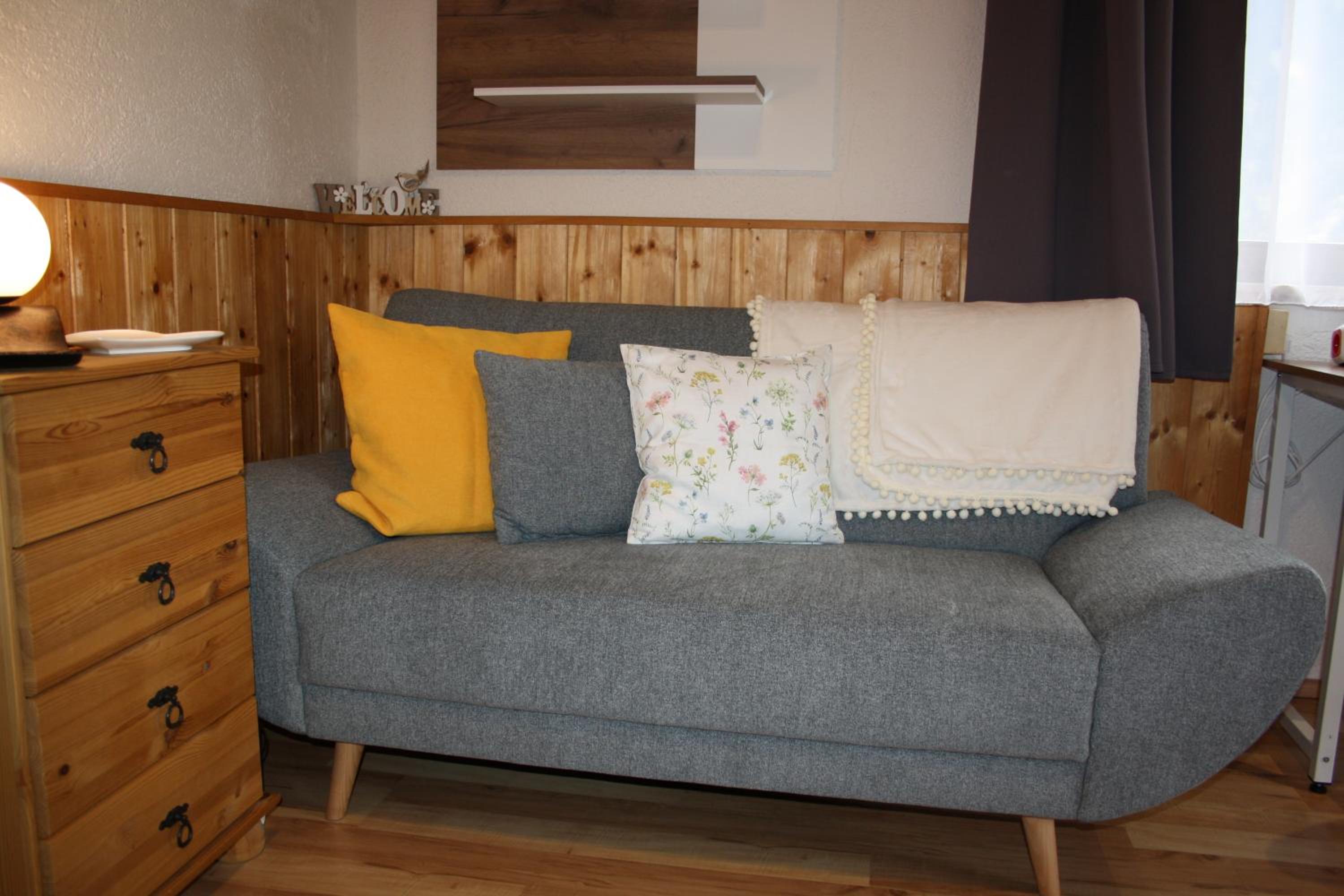 Ferienwohnung am Krausberghof mit Balkon und Parkplatz, Aufenthaltsraum mit Spielmöglichkeiten, Erholung- inmitten der Natur, 6 Fahrminuten zur Alpentherme