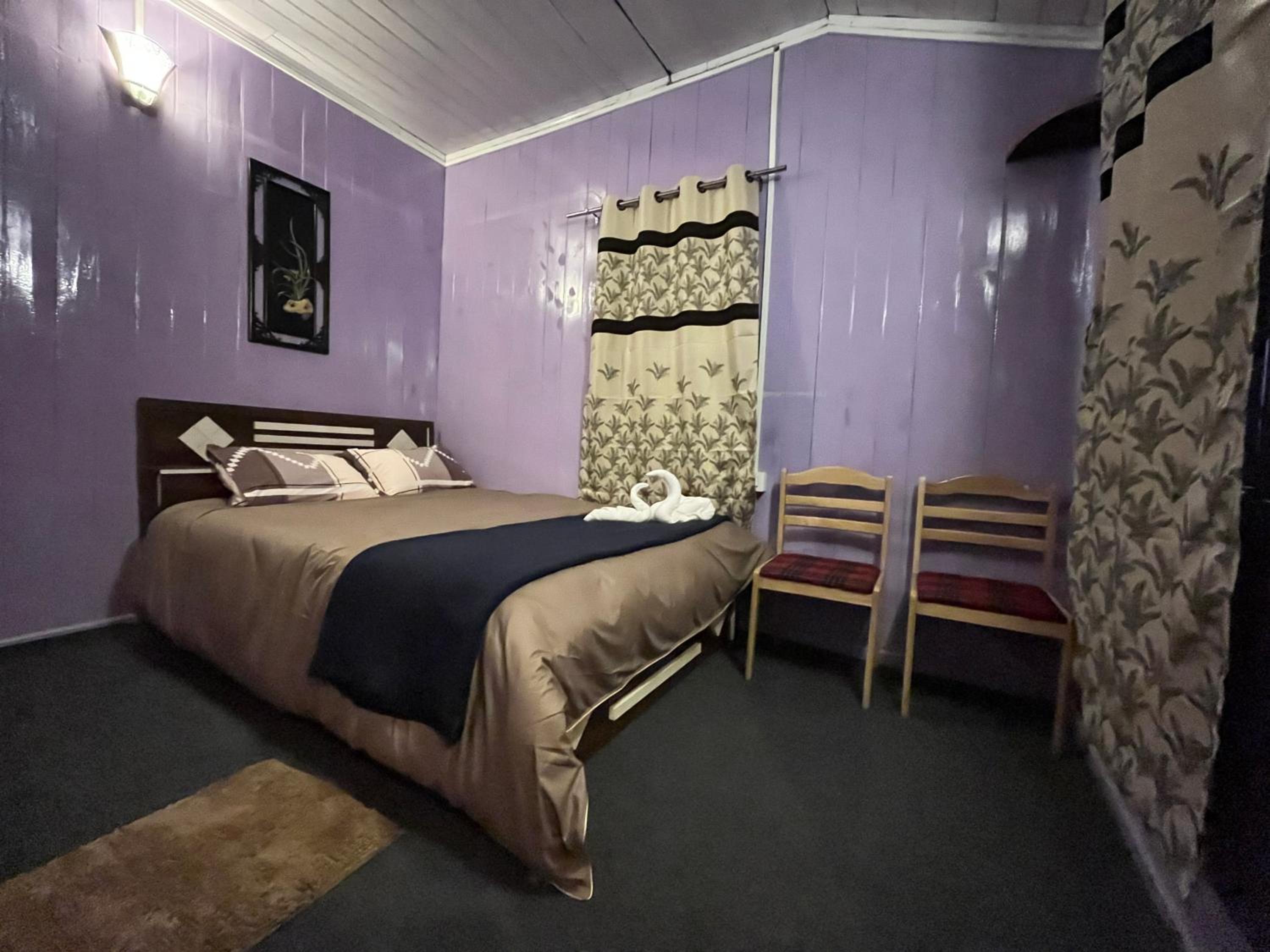 Vintage Service Home
