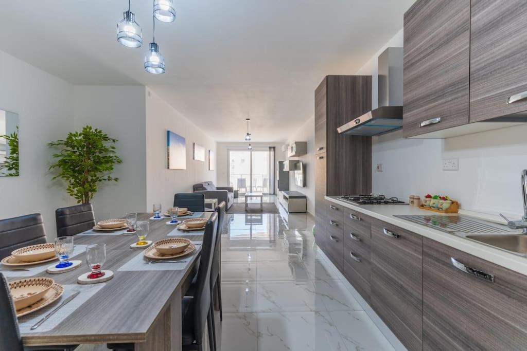Lovely 2BR Apt with Private Balcony in Marsalforn by 360 Estates view 4
