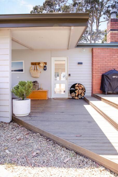 Little Possum Shack waterfront cottage