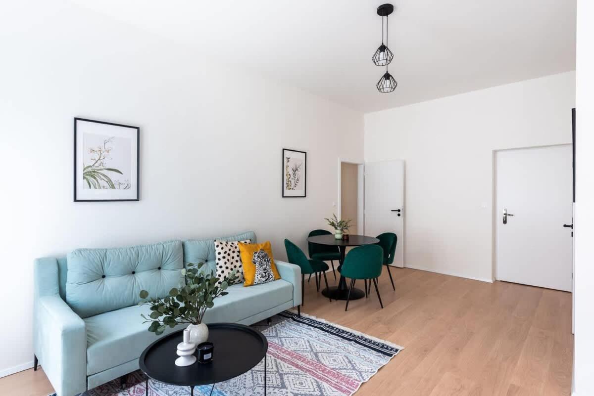 Unique Old Town 2BR Oasis with Sofa Bed
