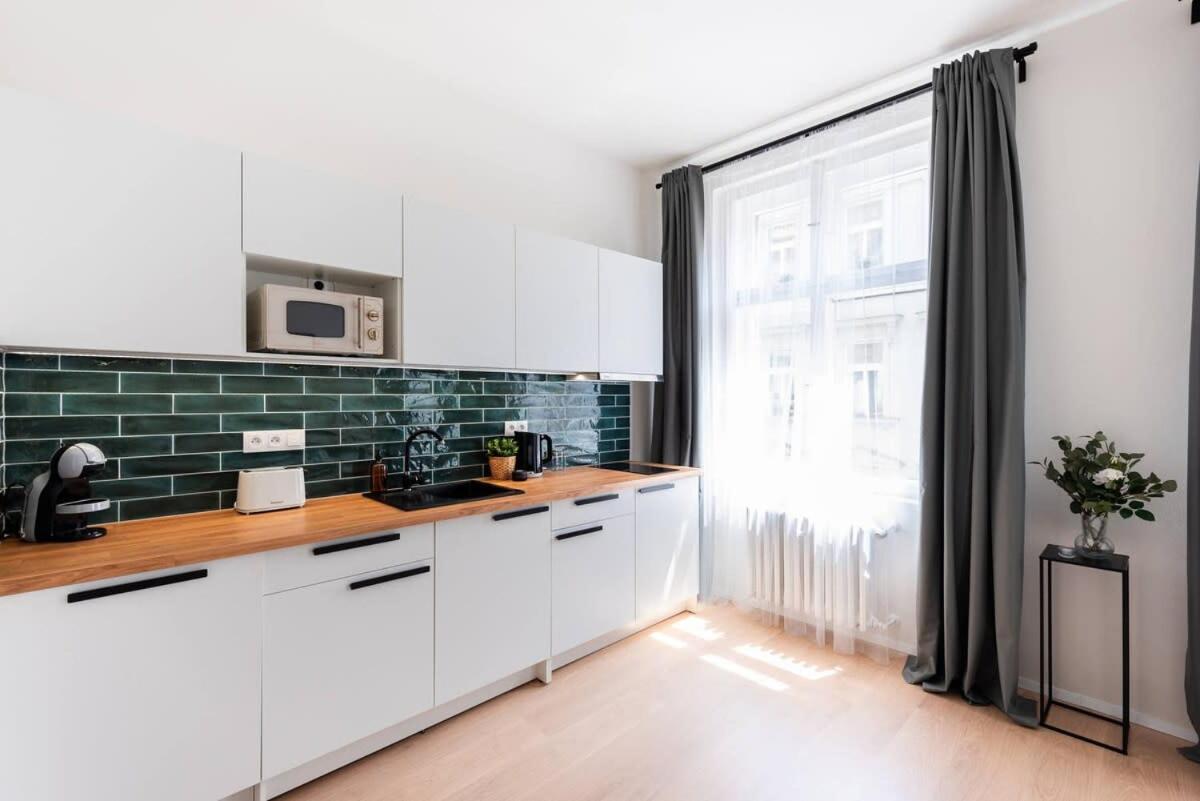 Unique Old Town 2BR Oasis with Sofa Bed