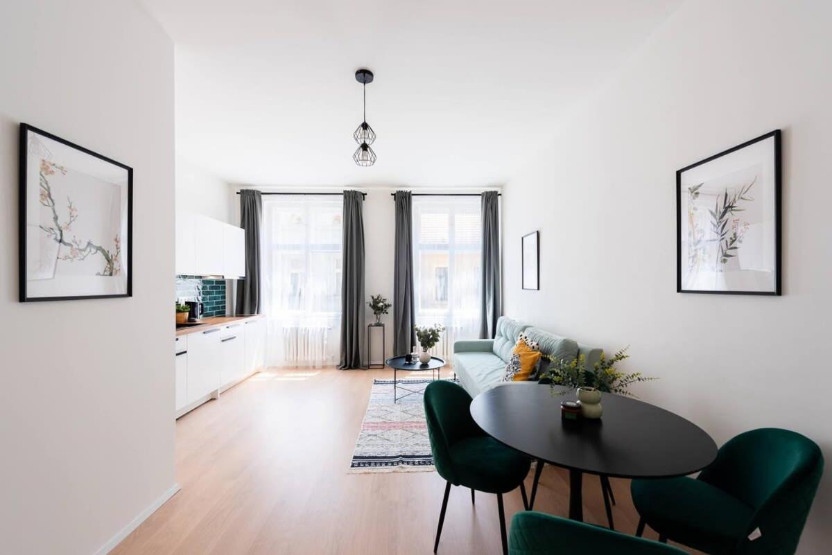 Unique Old Town 2BR Oasis with Sofa Bed