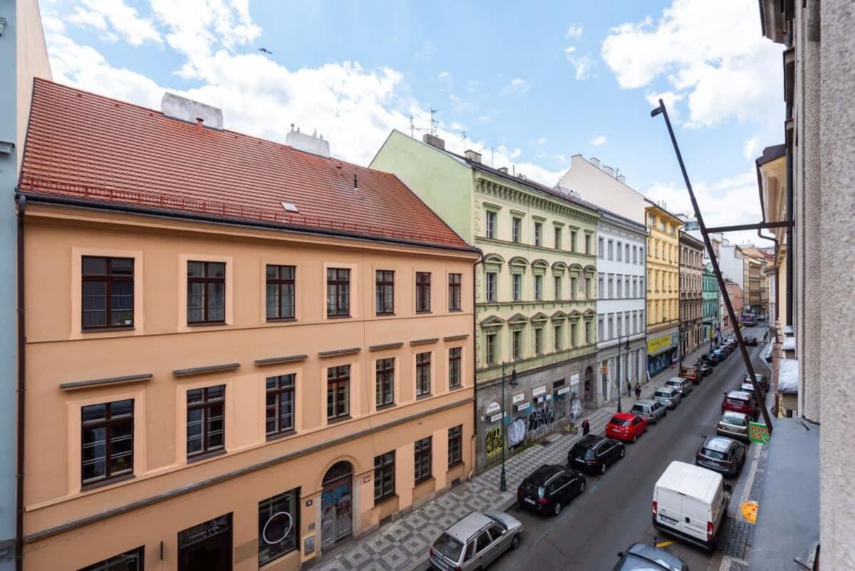 Unique Old Town 2BR Oasis with Sofa Bed