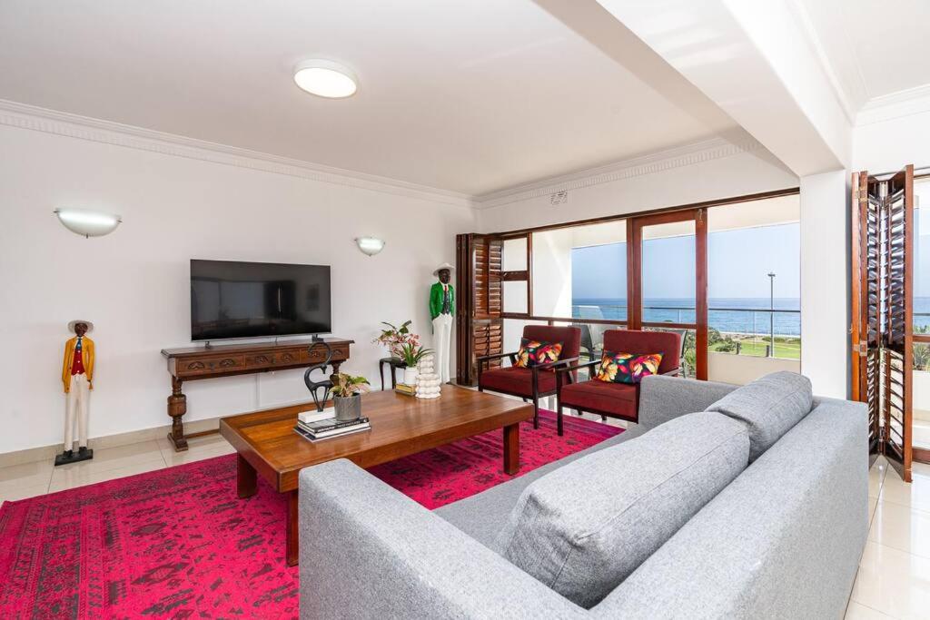 Stunning 3 Bedroom Beachfront Apartment with Parking