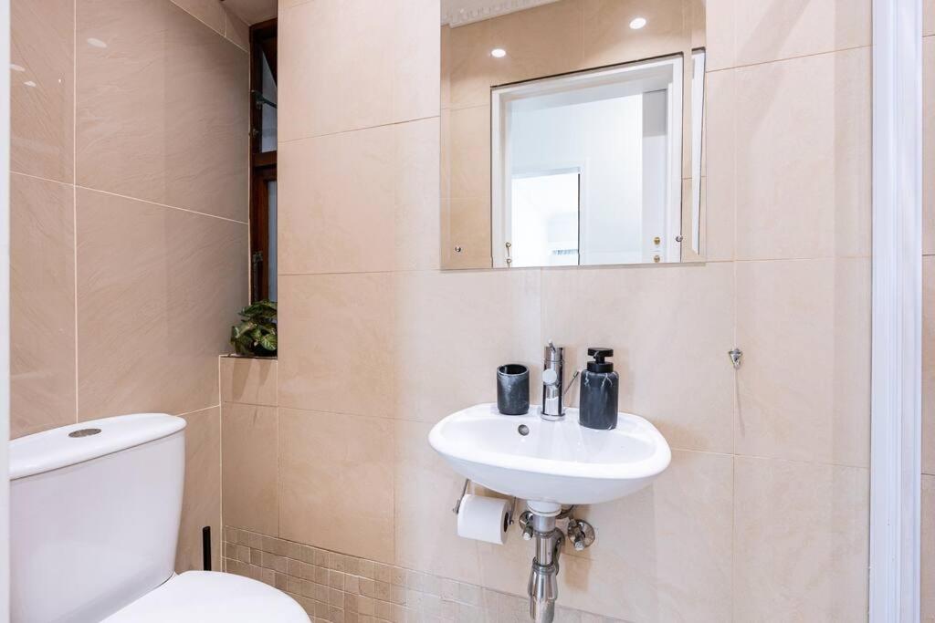 Stunning 3 Bedroom Beachfront Apartment with Parking