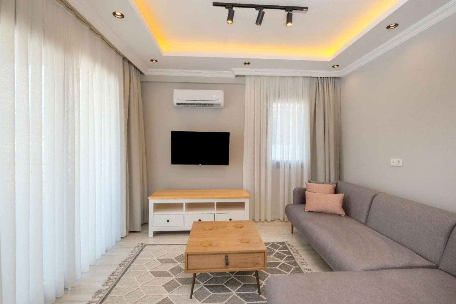 RoomBNB Suit