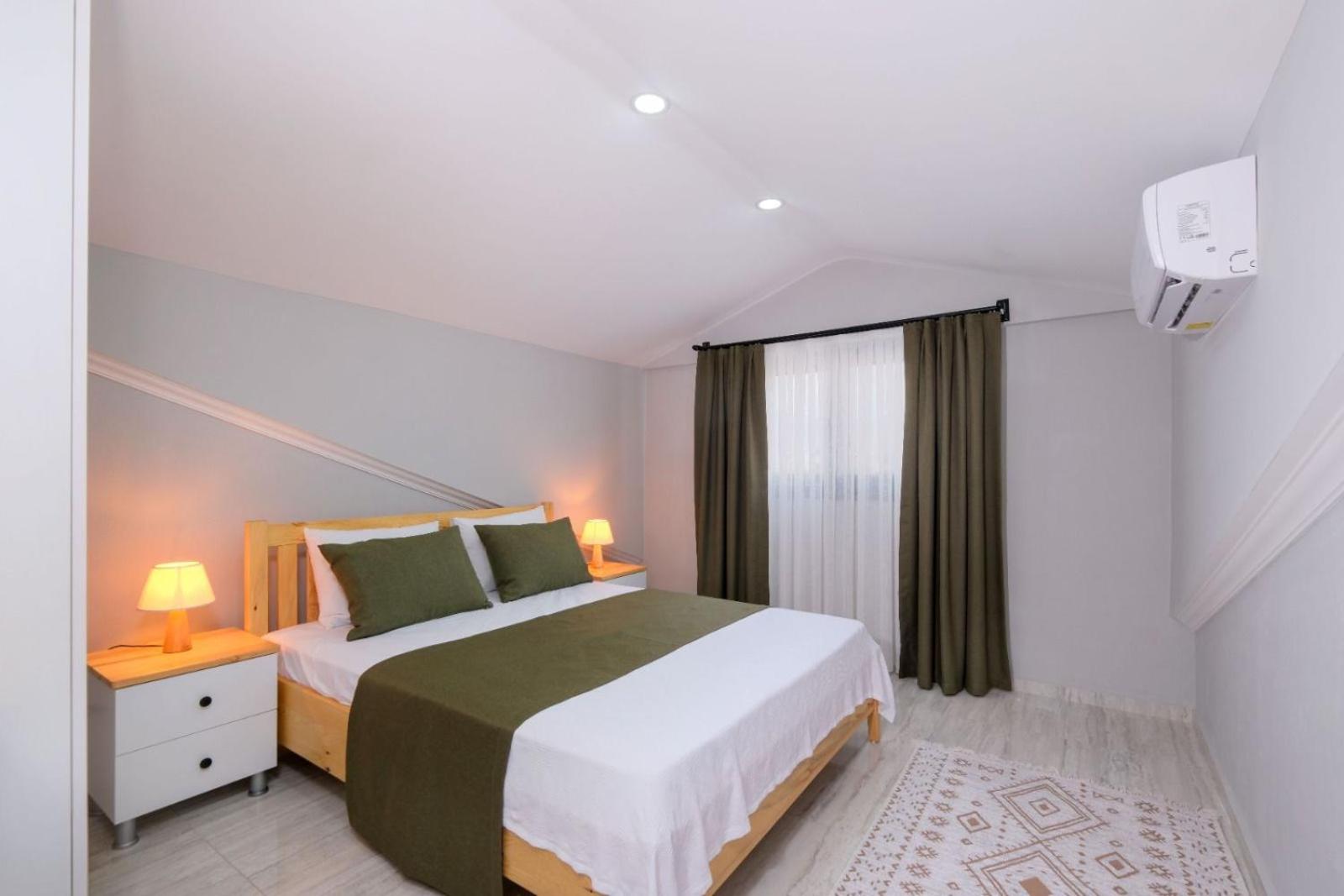 RoomBNB Suit