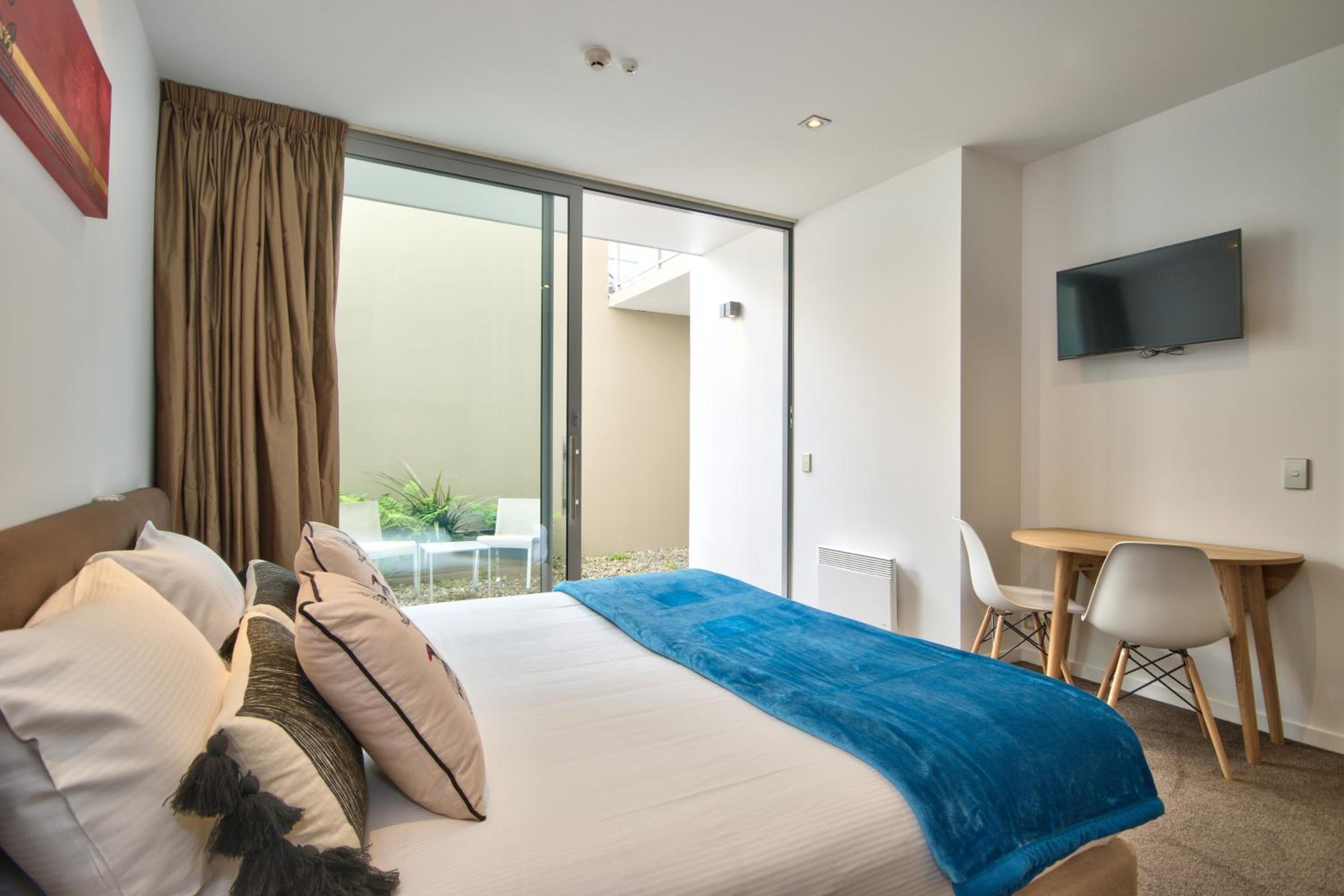 Charlies Queenstown Studio Apt 103B view 5